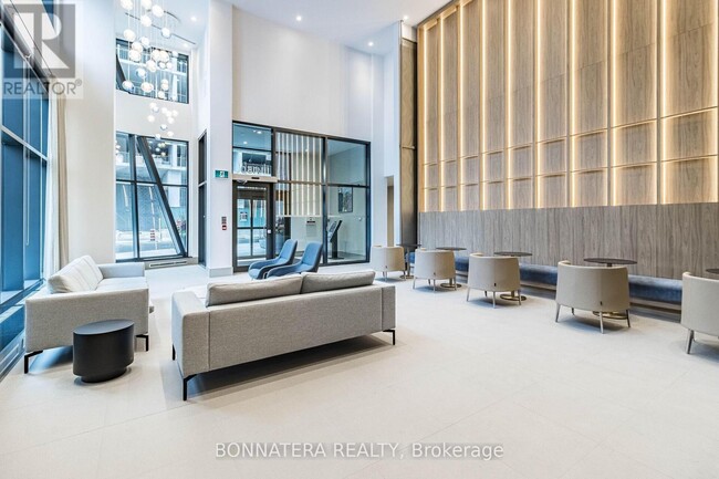 Photo du bâtiment - 4130-4130 Parkside Village Dr
