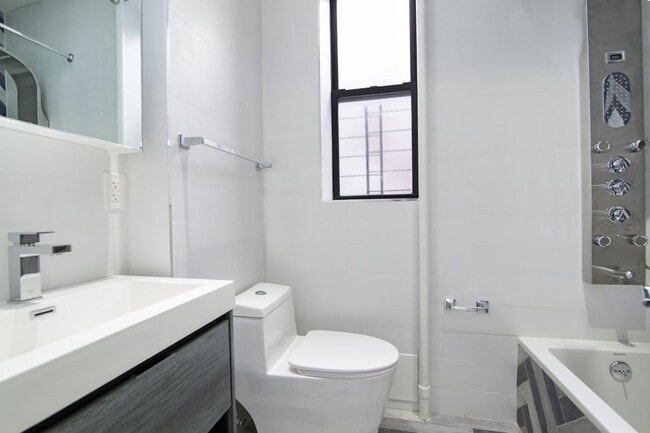 Foto del edificio - 1975 Adam Clayton Powell Jr Blvd