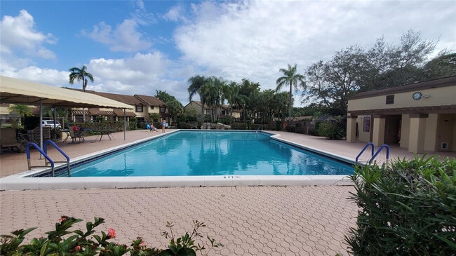 Foto del edificio - 3831 Cocoplum Cir