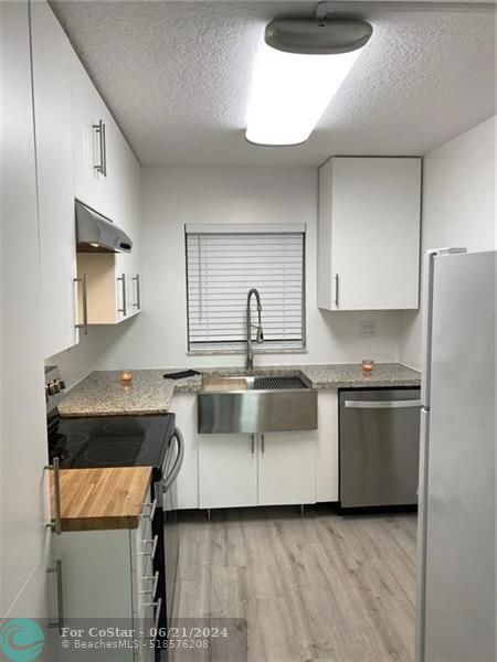 Primary Photo - 9430 Tangerine Pl