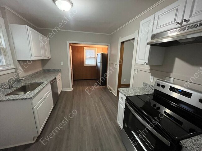 Foto del edificio - 3722 Revere Dr