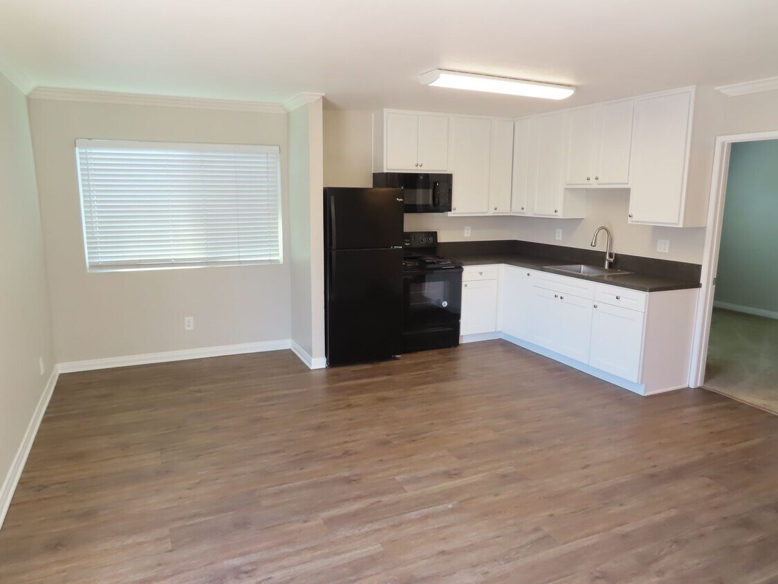 Primary Photo - Renovated Two Bedroom Condo in Gated Commu...