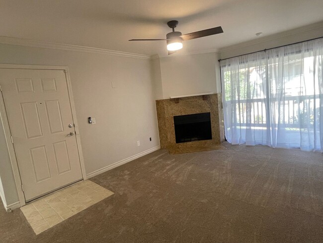 Building Photo - Upgraded 2 Bed 1 Bath Condo in Resort Styl...