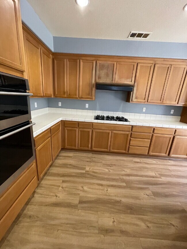 Foto del edificio - "Spacious 4-Bed, 3-Bath Retreat with 3,260...