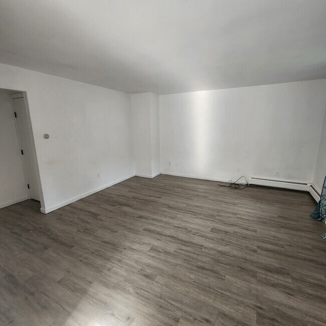 Foto del edificio - 3 Birchwood Dr