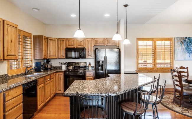 Kitchen - 5569 Oslo Ln