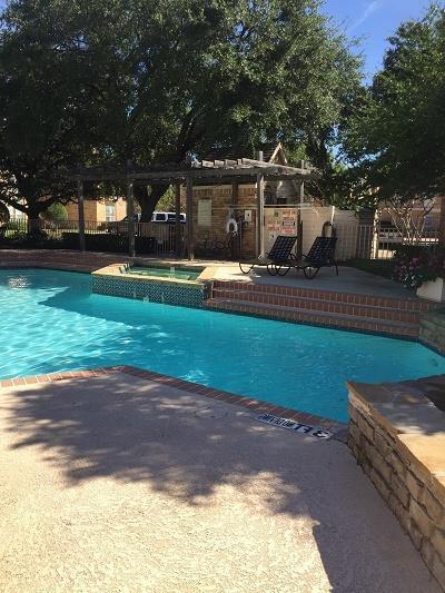 Foto del edificio - 15215 Berry Trail Dr