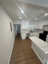 Building Photo - 808 SW 15th Ave