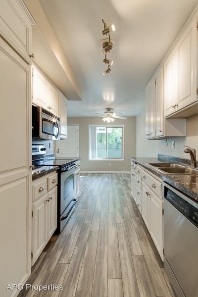 Foto del edificio - 3 br, 1.5 bath House - 401 N Beth St Unit C