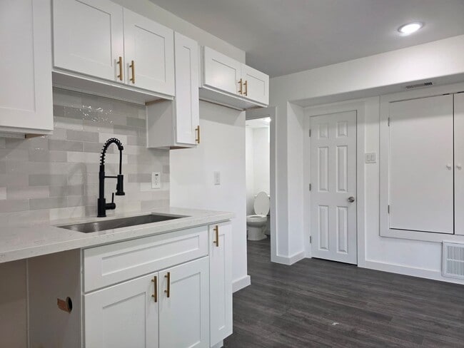 Foto del edificio - 4702 Baton Rouge St