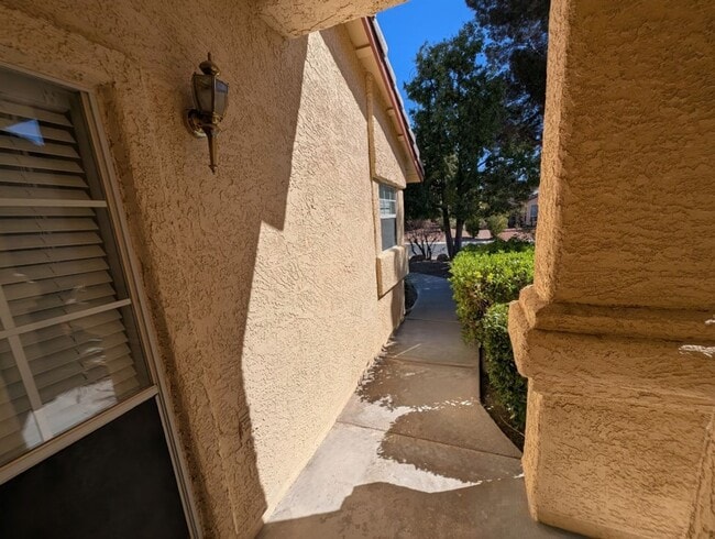 Building Photo - 5117 Kingsbridge