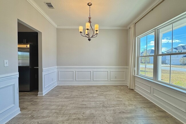 Foto del edificio - AVAILABLE EARLY DECEMBER (Small Pets Only)