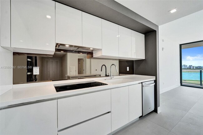 Foto del edificio - 1170 E Hallandale Beach Blvd