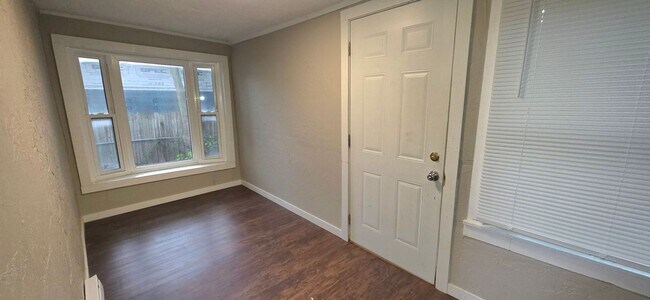 Foto del edificio - 3 Bedroom, 1 Bath home on North National for $950!