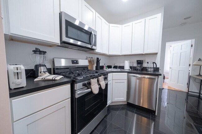 Foto del edificio - 302 E 104th St