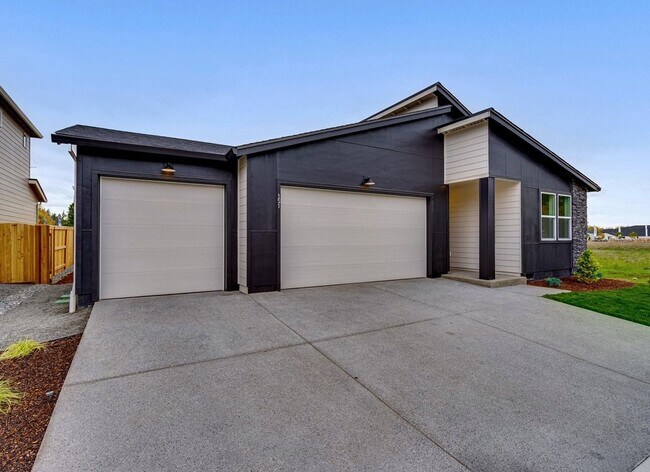 Building Photo - Spacious Single-Level Battle Ground Home