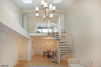 Building Photo - 41 Mt Kemble Ave
