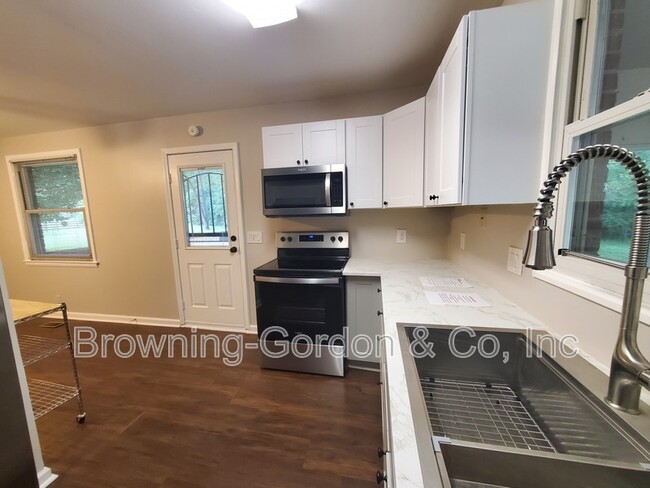 Building Photo - 3947 Creekside Dr