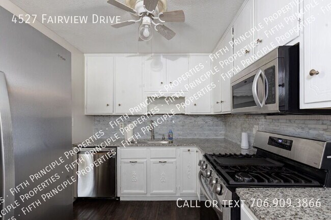 Foto del edificio - 4527 Fairview Dr