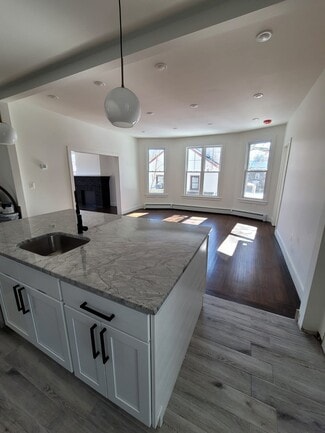 Building Photo - 682 Whitney Ave