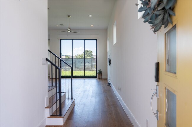 Foto del edificio - 9806 Blissful Pr Ln