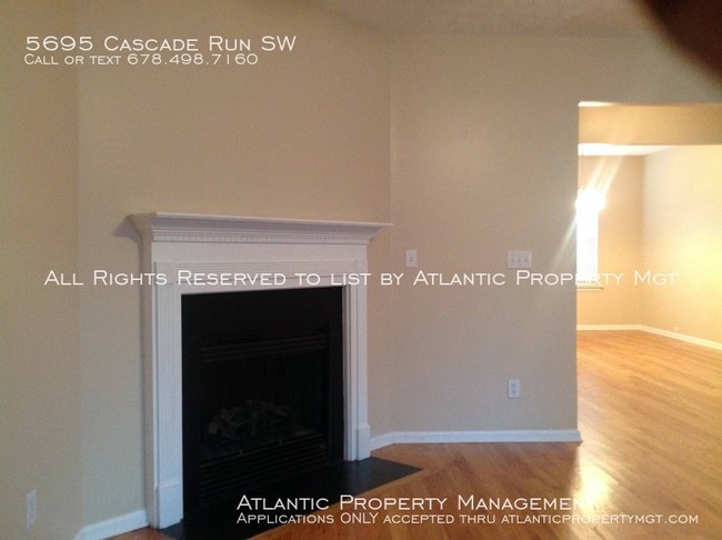 Building Photo - Townhome near six flags