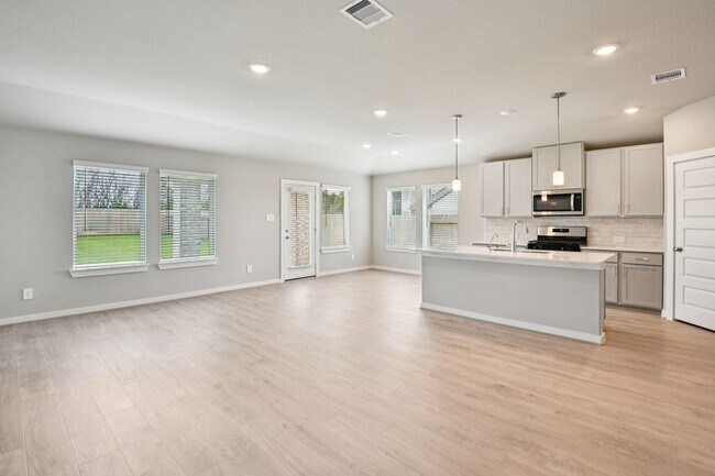 Foto del edificio - 5423 Kingdom Heights Blvd