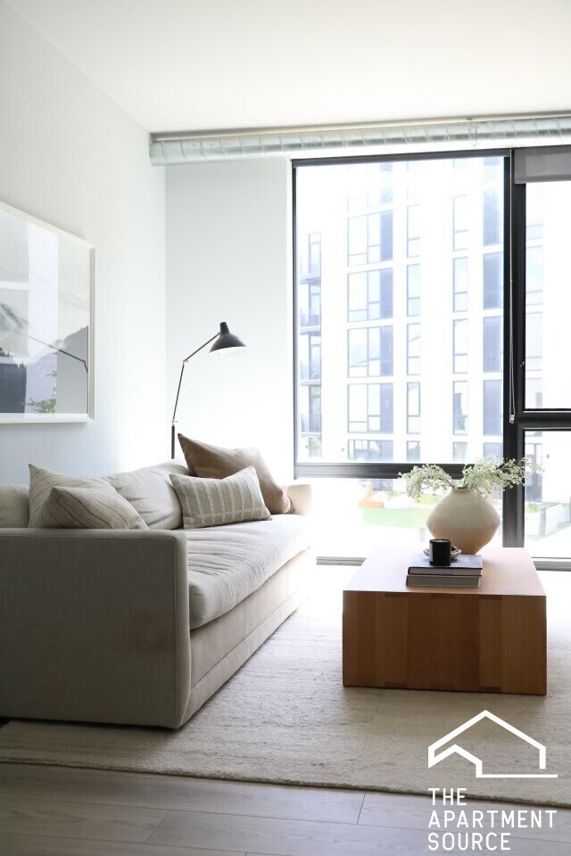 Building Photo - 2155 N Elston Ave