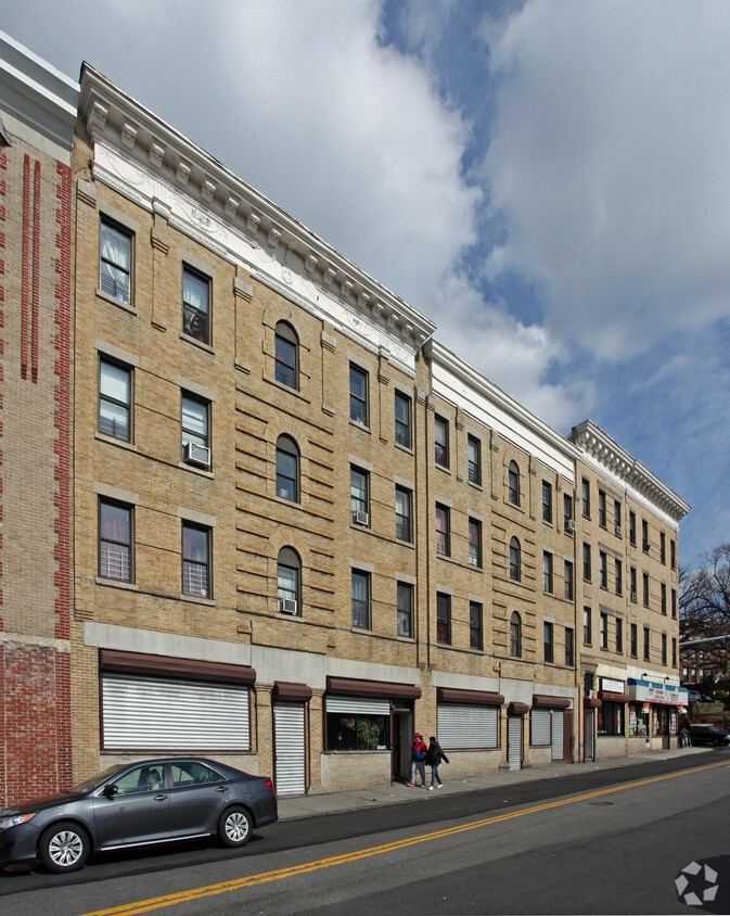 Building Photo - Milio Plaza