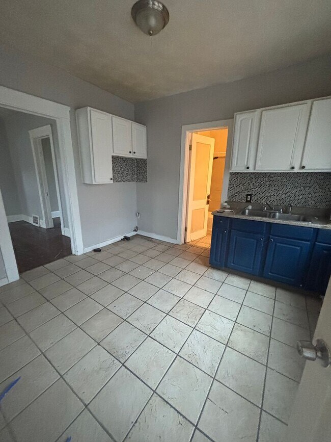 Foto del edificio - 3470 E 125th St