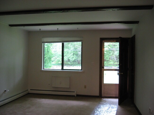 Foto del edificio - 6 Notch Rd Ext