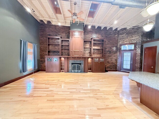 Foto del edificio - 318 N Main St