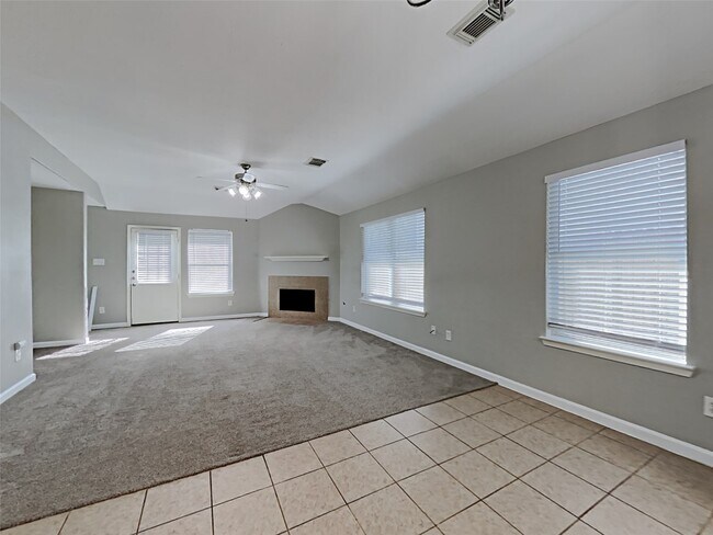 Foto del edificio - 24118 Skywing Ct