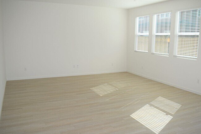 Foto del edificio - Resident Benefit Package Property