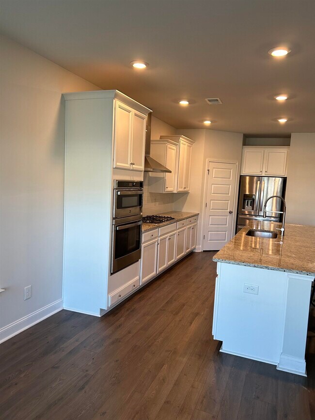 Foto del edificio - 2404 Blue Crane Cir