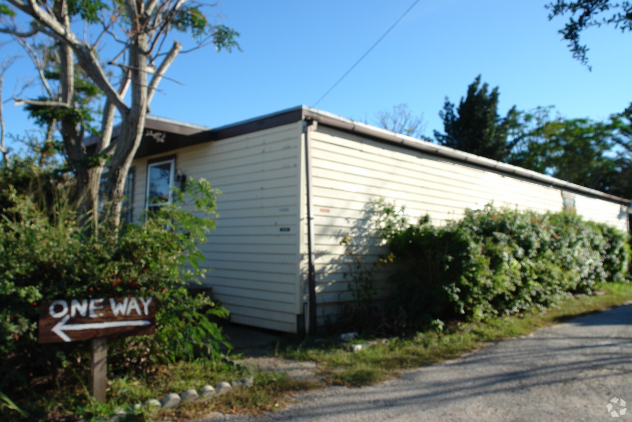Building Photo - 9815 S Padre Island Dr