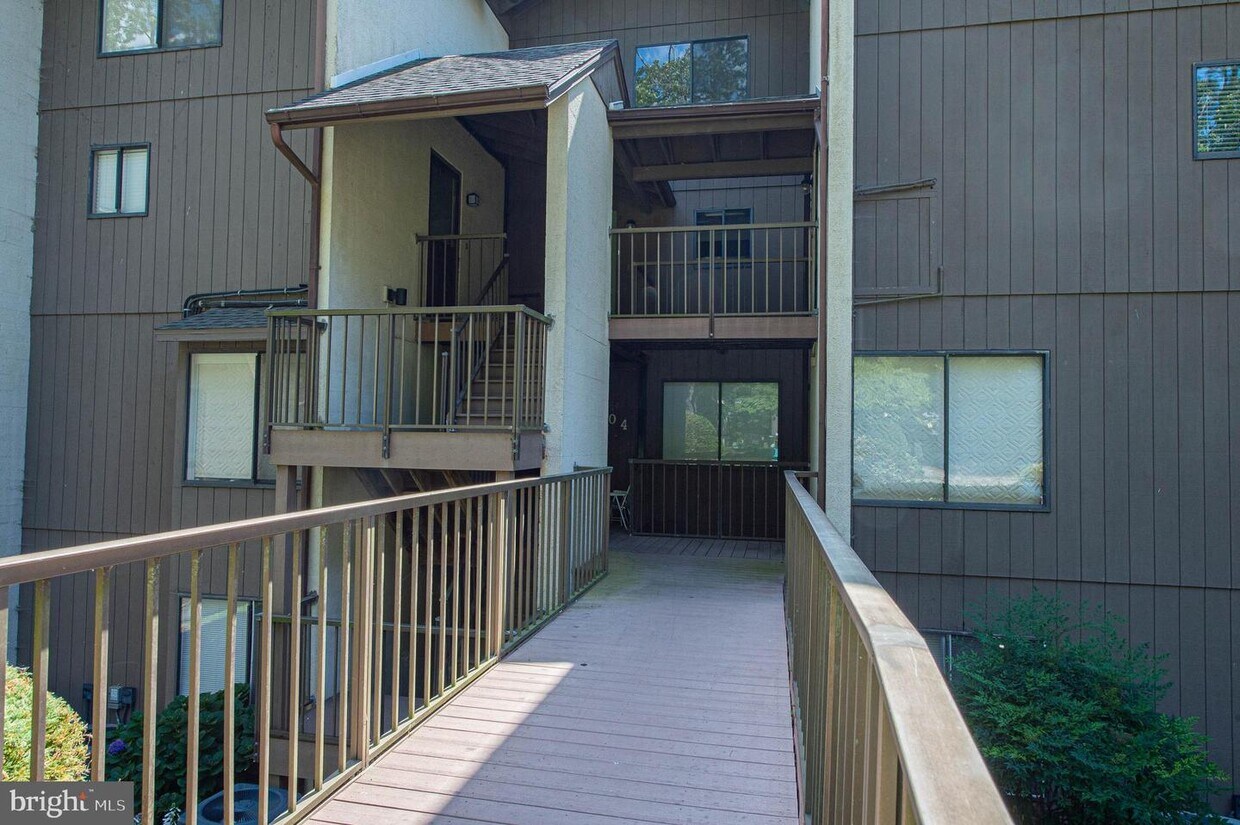 228 Canal Park Dr Unit G207, Salisbury, MD 21804 Room for Rent in Salisbury, MD