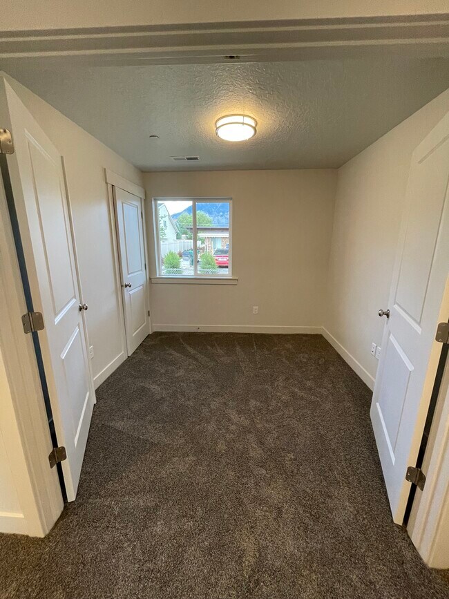 Bedroom - 420 W 600 N St