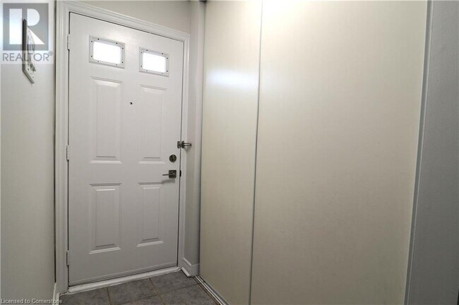 Building Photo - 4140 Foxwood Dr