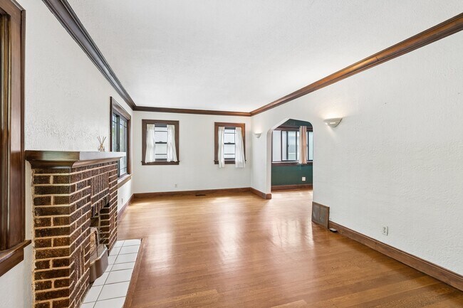 Building Photo - 5009 Gladstone Blvd