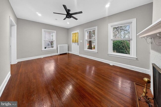 Foto del edificio - 1353 Kennedy St NW