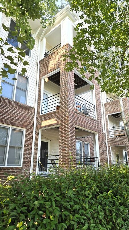 Building Photo - 720 N Person St