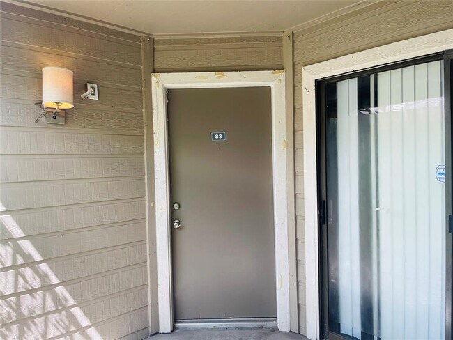 Foto del edificio - 6701 Sands Point Dr