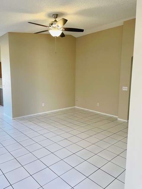 Foto del edificio - HOUSE FOR RENT