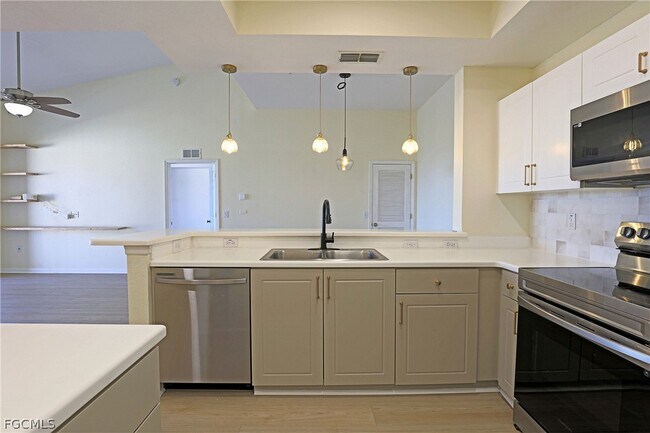 Foto del edificio - 9005 Colby Dr