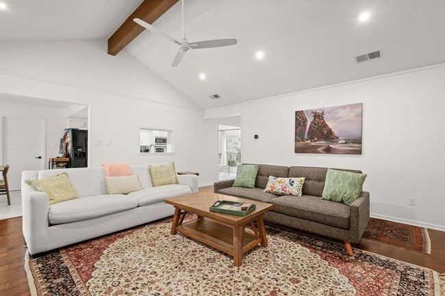 Foto del edificio - 12101 Carmel Park Ln