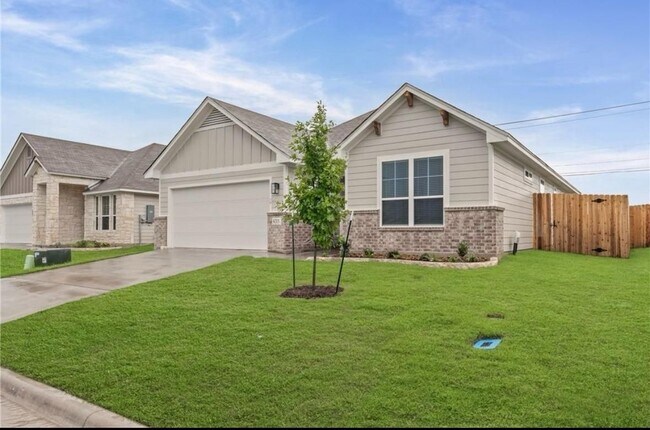 Foto del edificio - 8015 Pineridge Wy