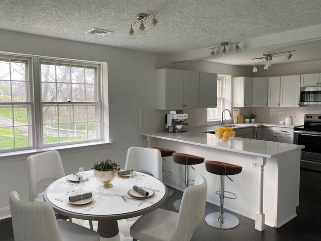 Building Photo - Fully Renovated 5 Bedroom/3 Bathroom Home ...