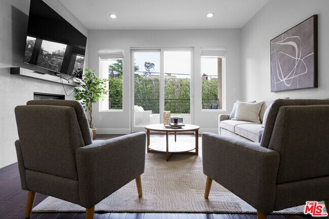 Foto del edificio - 1318 S Roxbury Dr