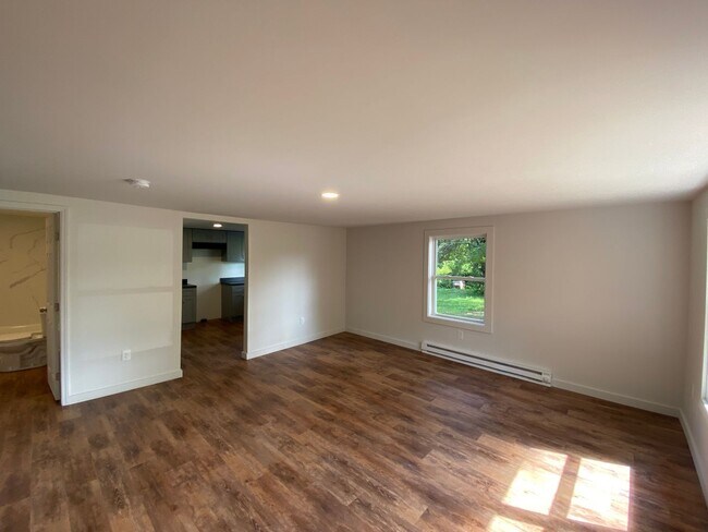 Foto del edificio - Newly remodeled home is located in Lancast...